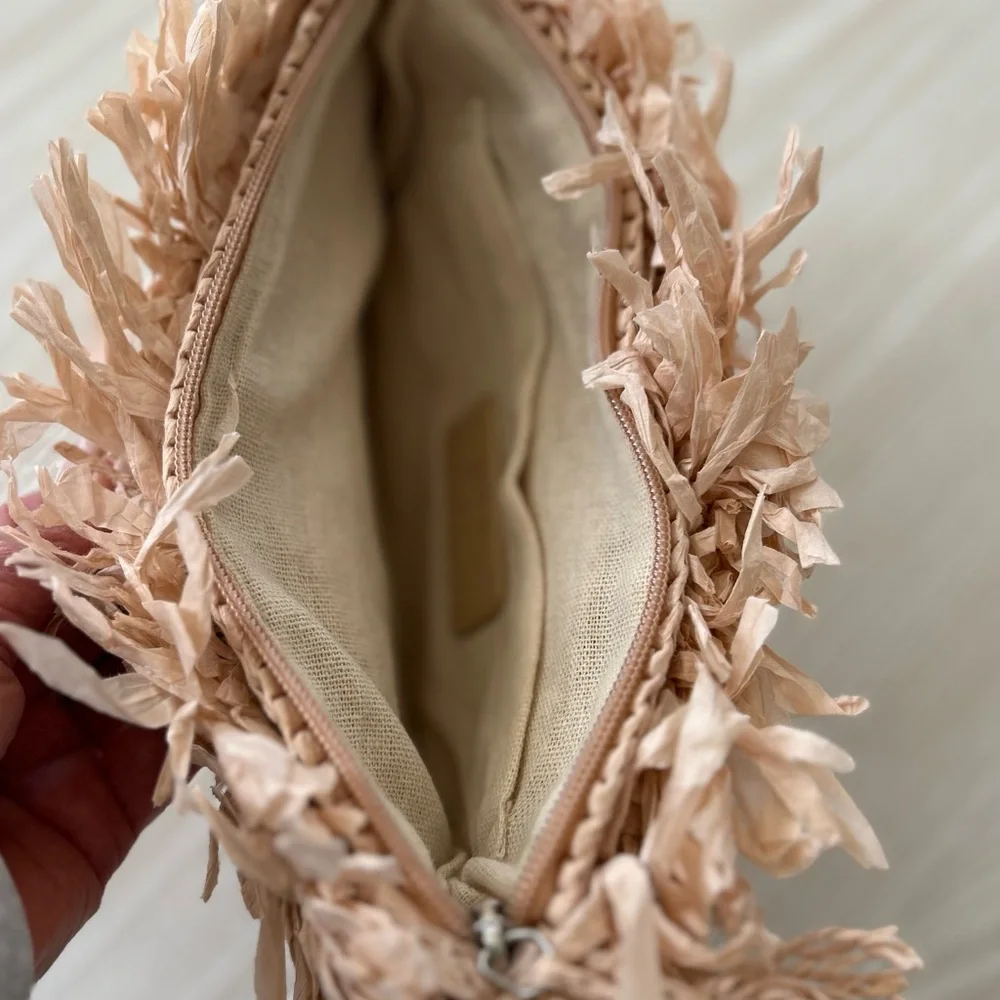 BTB Los Angeles Woven Clutch - Picture 4 of 4